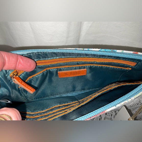 Hobo, Vida Botanic Print Wristlet, NWT - Picture 9 of 13